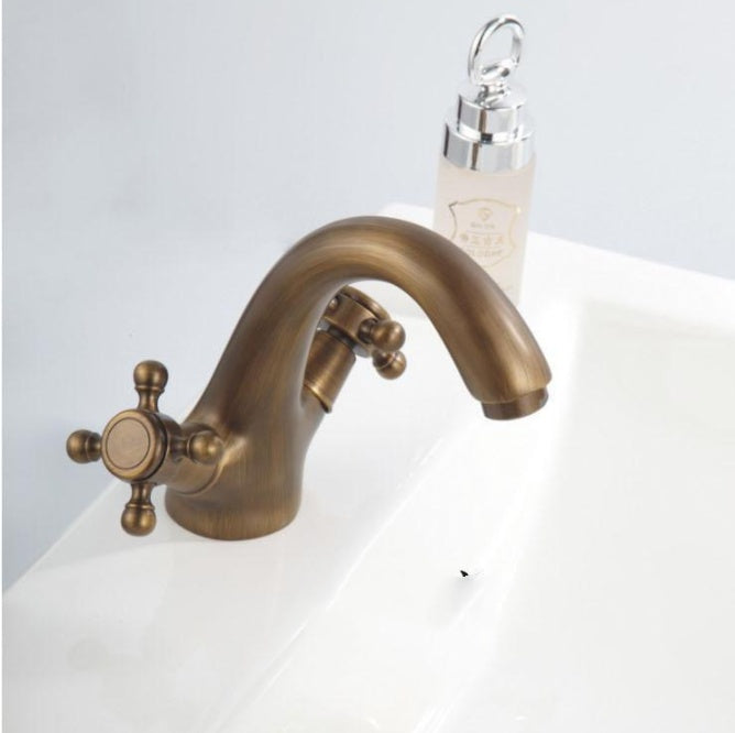 Antique washbasin faucet