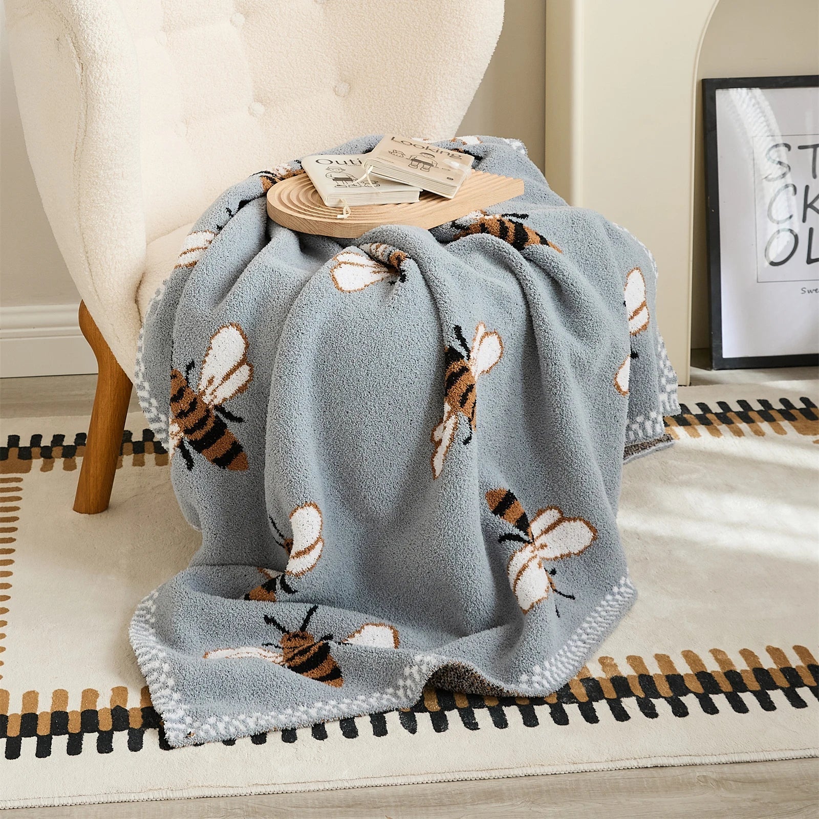 Microfiber Bee Pattern Blanket