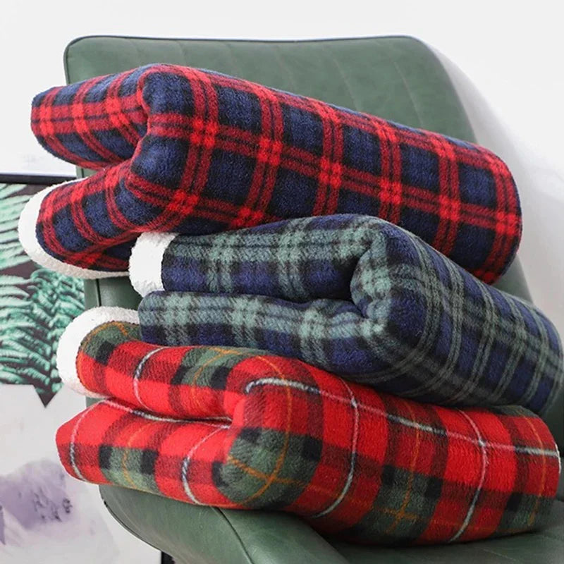 DecorBites™ Cozy Coral Fleece Plaid Blanket - Soft & Warm Flannel Bedspread