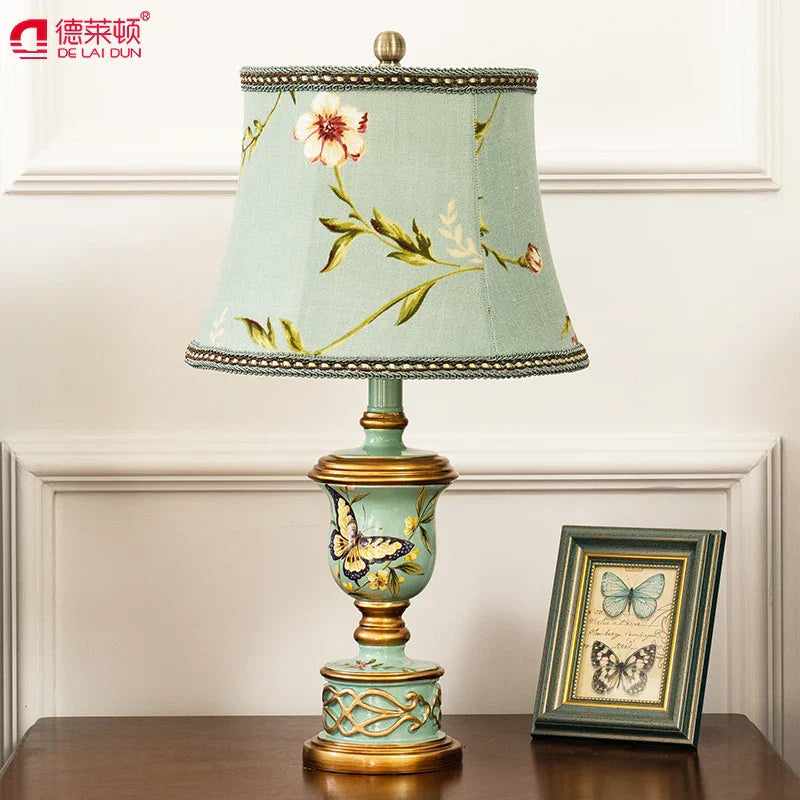 DecorBites™ Green Resin Table Lamp: Retro Bedside Lamp for Bedroom Décor