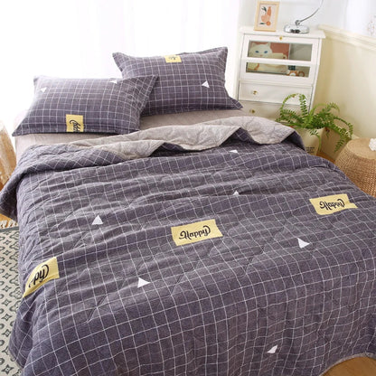 DecorBites™ Daisy Print Quilted Summer Quilt Set in Soft Breathable Fabric