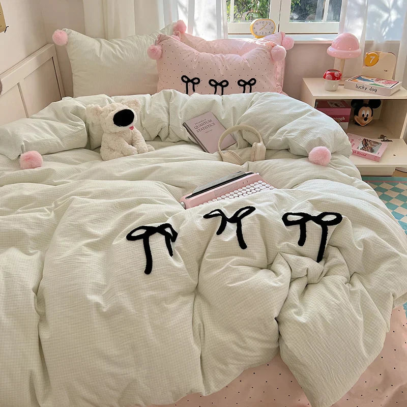 Bow Lattice Pompom Bedding