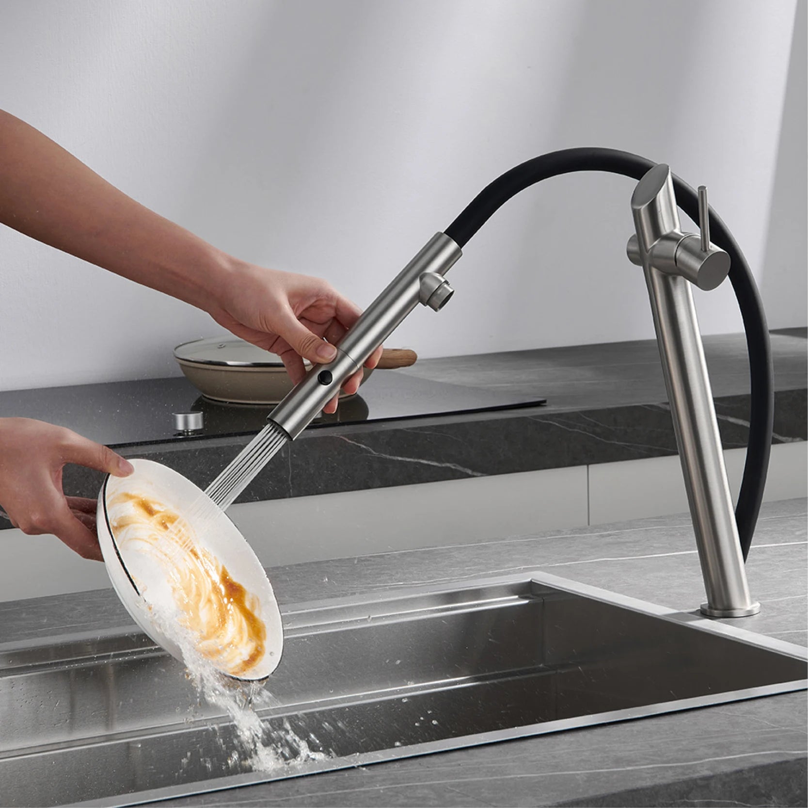 Black Pull-Out Kitchen Faucet Single-Lever Control