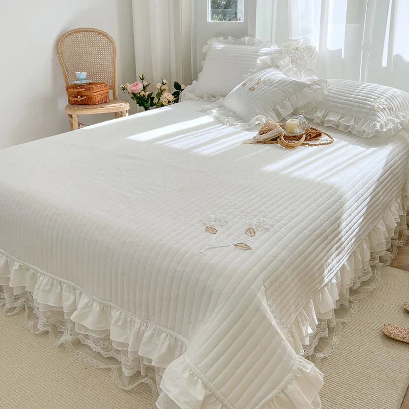 DecorBites™ Handmade Lace Flowers Quilted Bedspread Coverlet Queen Double Mattress Cover