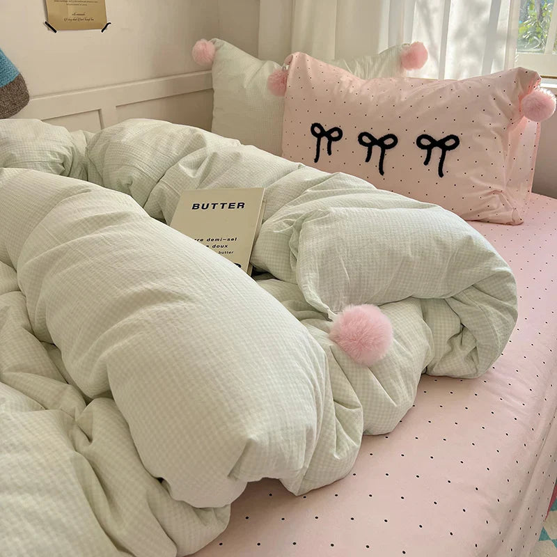 Bow Lattice Pompom Bedding