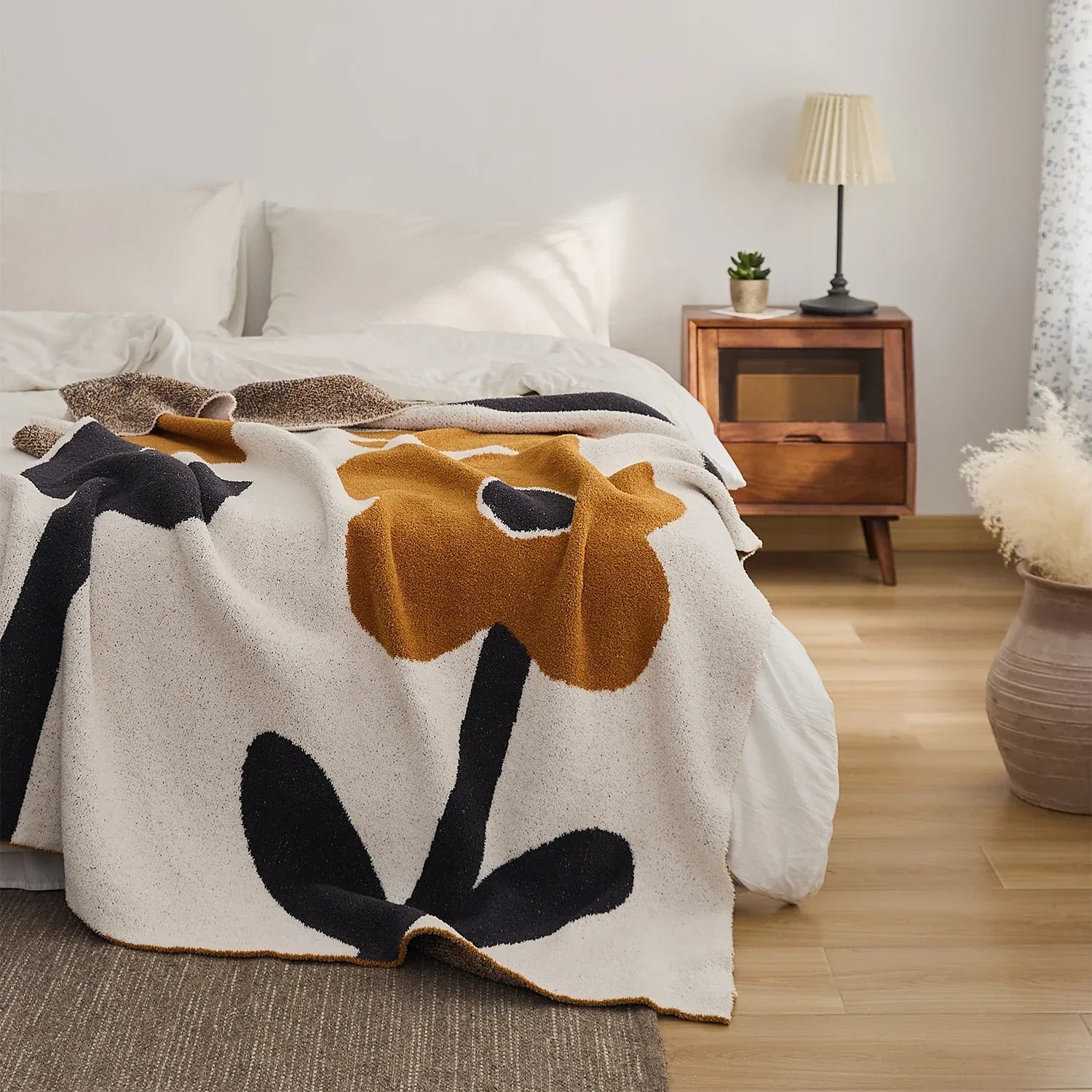 Microfiber Bee Pattern Blanket