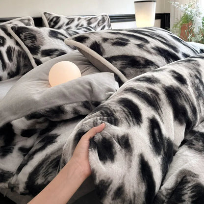 DecorBites™ Cozy Rabbit Hair Bed Set, Queen Size Comforter for Winter Luxury Comfort
