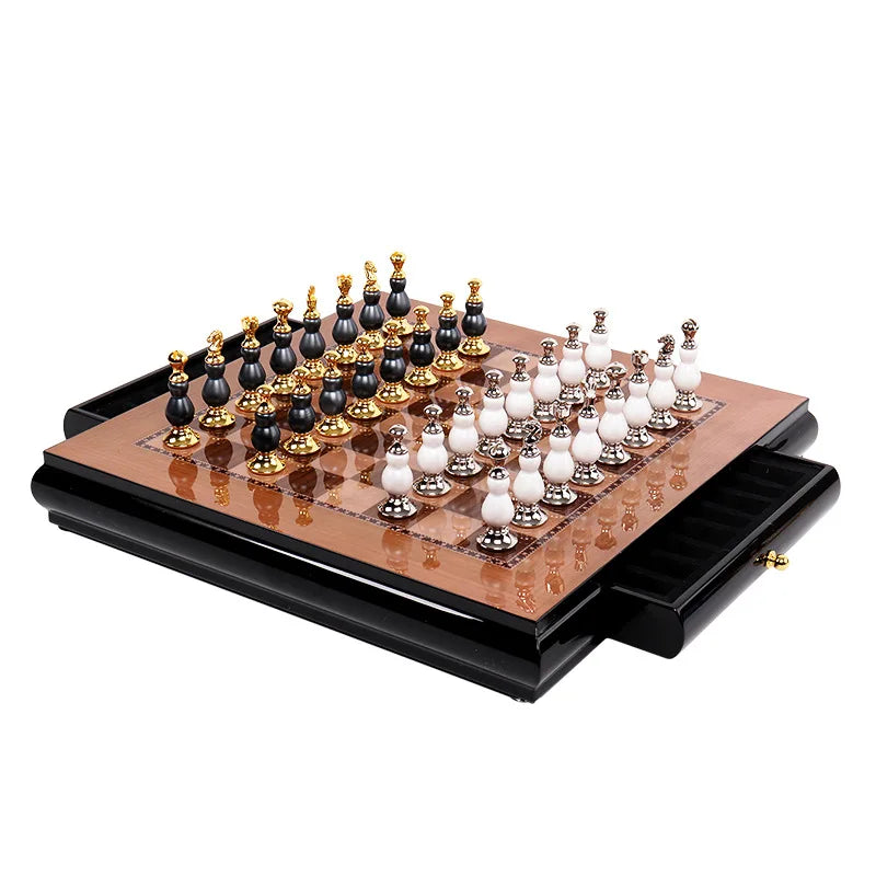 DecorBites™ Handmade Wooden Chess Set with Zinc Alloy King & Queen - Plaid Design