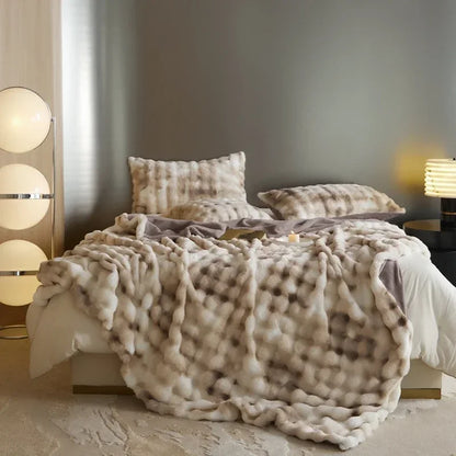 DecorBites™ Cozy Fleece Throws - Soft Plaid Blankets for Warmth and Comfort