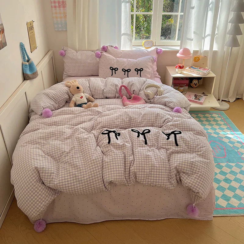 Bow Lattice Pompom Bedding