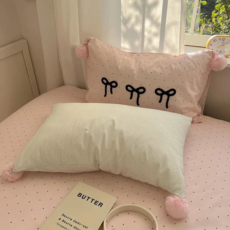 Bow Lattice Pompom Bedding
