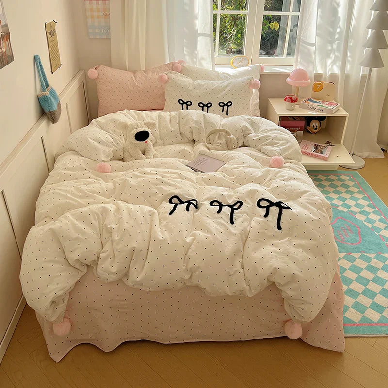 Bow Lattice Pompom Bedding