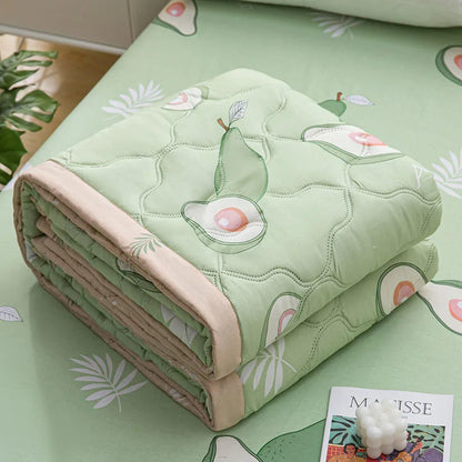 DecorBites™ Daisy Print Quilt for Spring Summer, Queen Size, Mechanical Wash, Comfortable Blanket