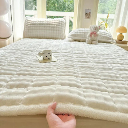 DecorBites™ Cozy Faux Rabbit Fur Quilted Mattress: Super Soft Warm Tatami Mat for Home