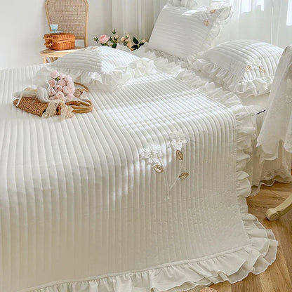 DecorBites™ Handmade Lace Flowers Quilted Bedspread Coverlet Queen Double Mattress Cover