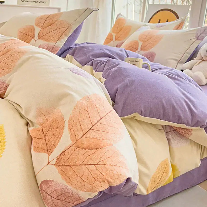 Purple and cream leaf-patterned duvet cover set made of soft brushed cotton for autumnal bedroom decor