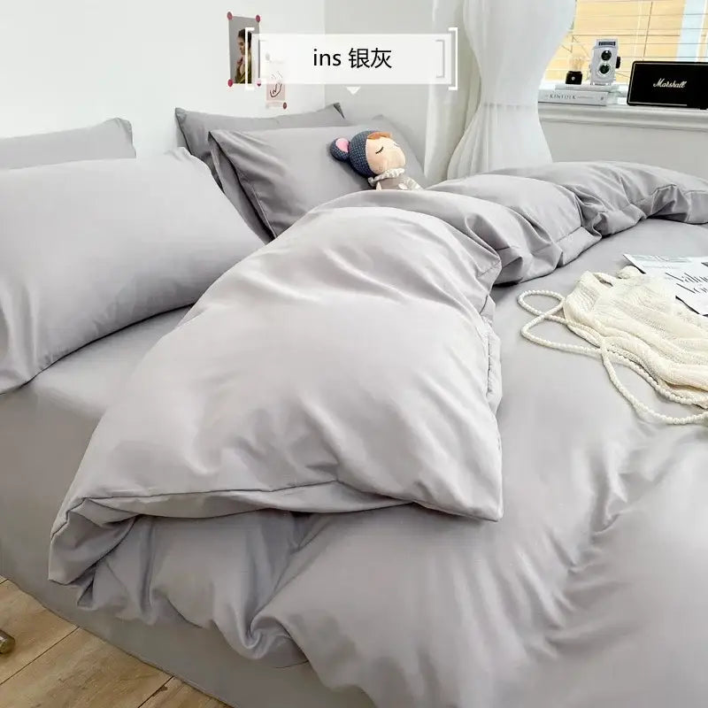 Silver-gray duvet set with soft smooth fabric and matching pillowcases in decorbites comfort king size bedding set