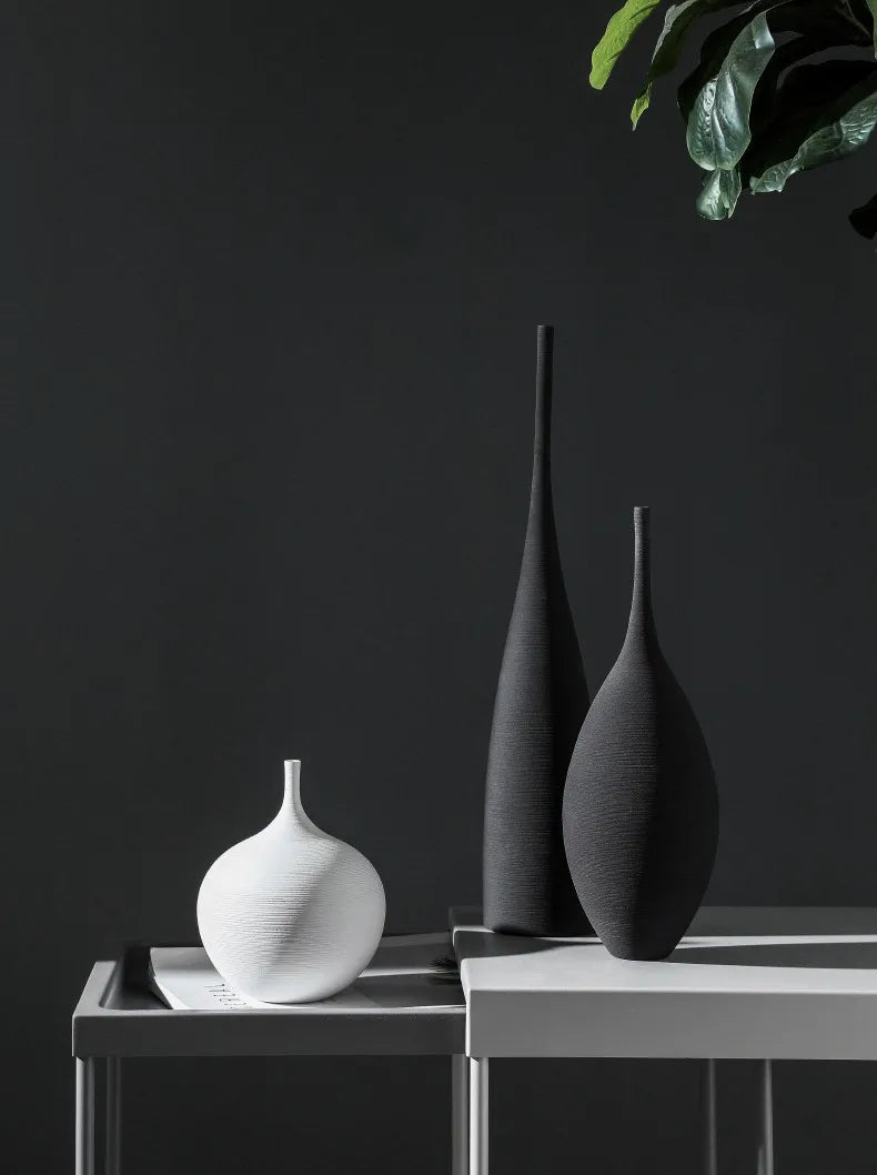 White ceramic capiron zen ceramic vase with textured surface and slender neck for nordic home decoration