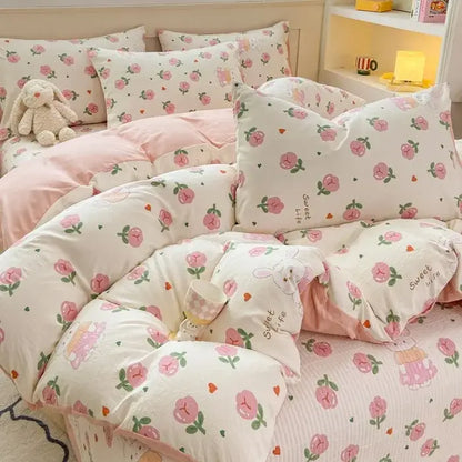 Pink and white peach-themed cartoon cat floral duvet set made of soft plush cotton for bedroom bedding