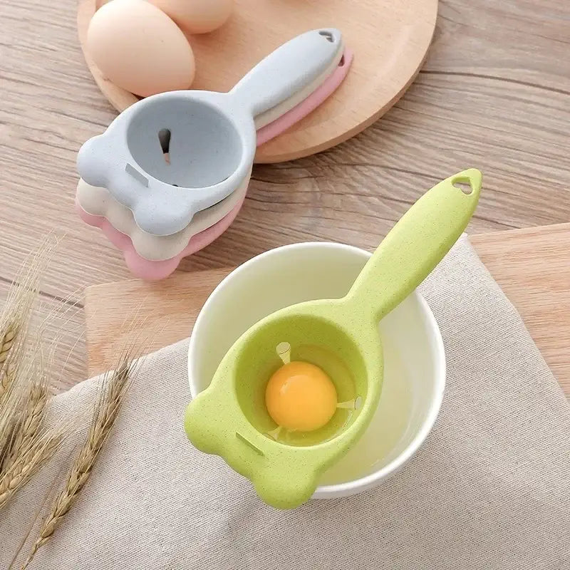 Green plastic eggs holder separator with cat design and handle for easy grip by decorbites boiled eggs kitchen tool
