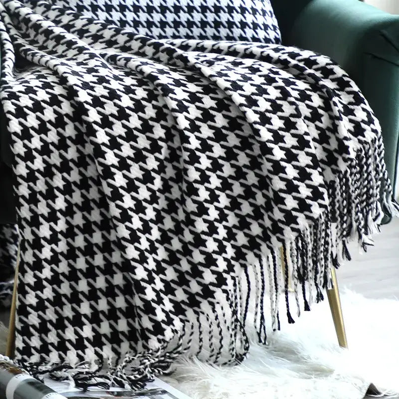 Classic black and white decorbites houndstooth throw blanket with fringed edges for living room decor