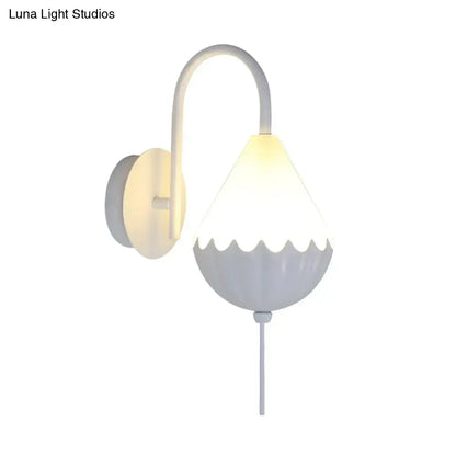 Contemporary white scalloped wall light fixture with curved arm and teardrop lampshade for 220v-240v or 110v-120v use