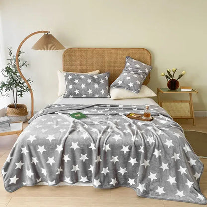 Gray star-patterned plush throw blanket with white stars made of cozy checkered fleece for bedroom decorbites use