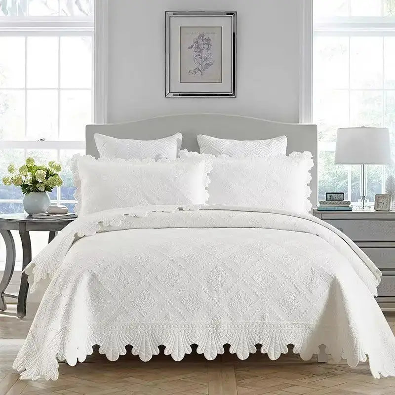 Cream scalloped diamond cotton embroidery quilt set with white quilted bedspread featuring scalloped edges and diamond pattern
