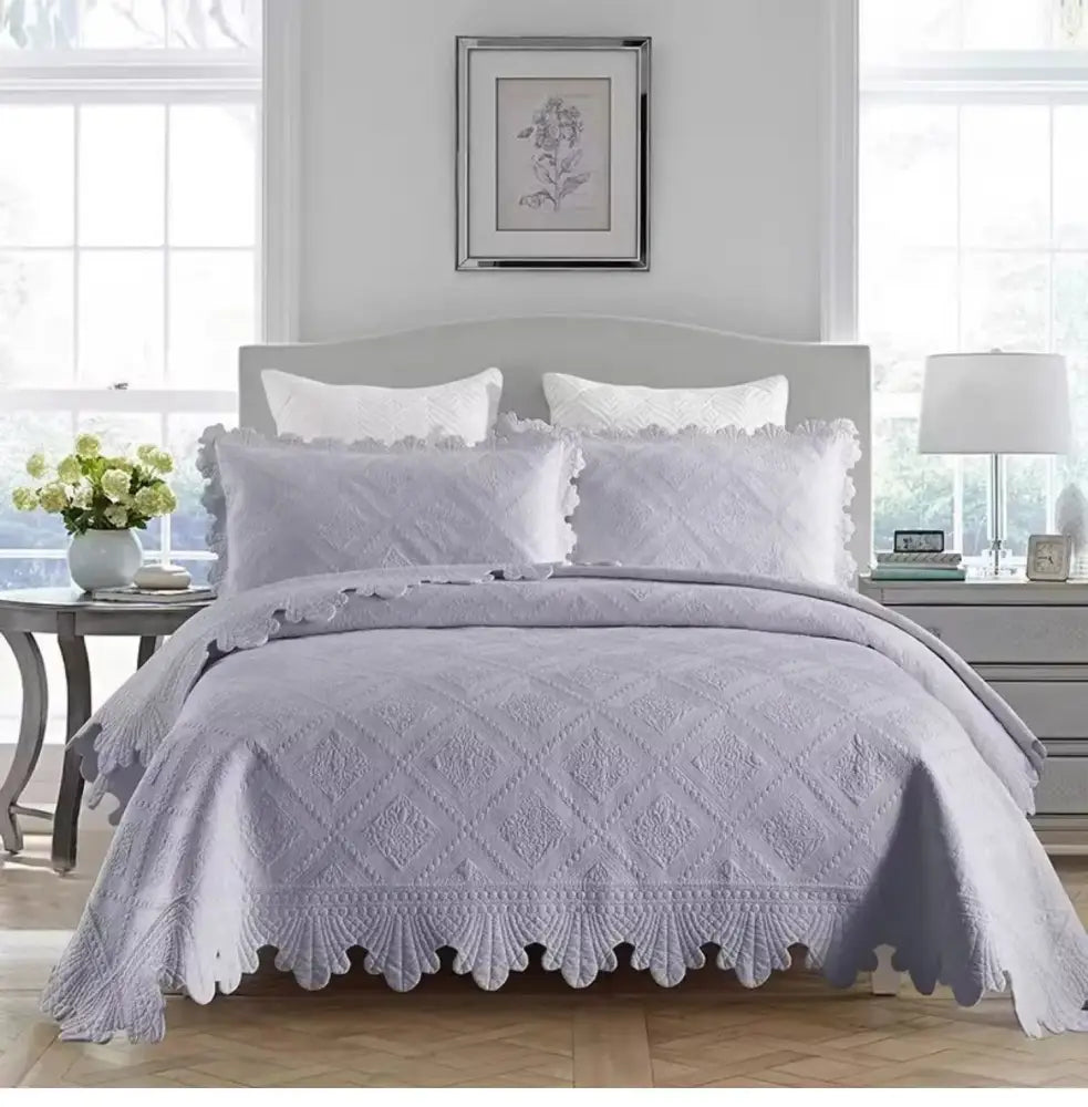 Lavender quilted bedspread with scalloped edges and diamond pattern in cotton embroidery quilt set for bedroom