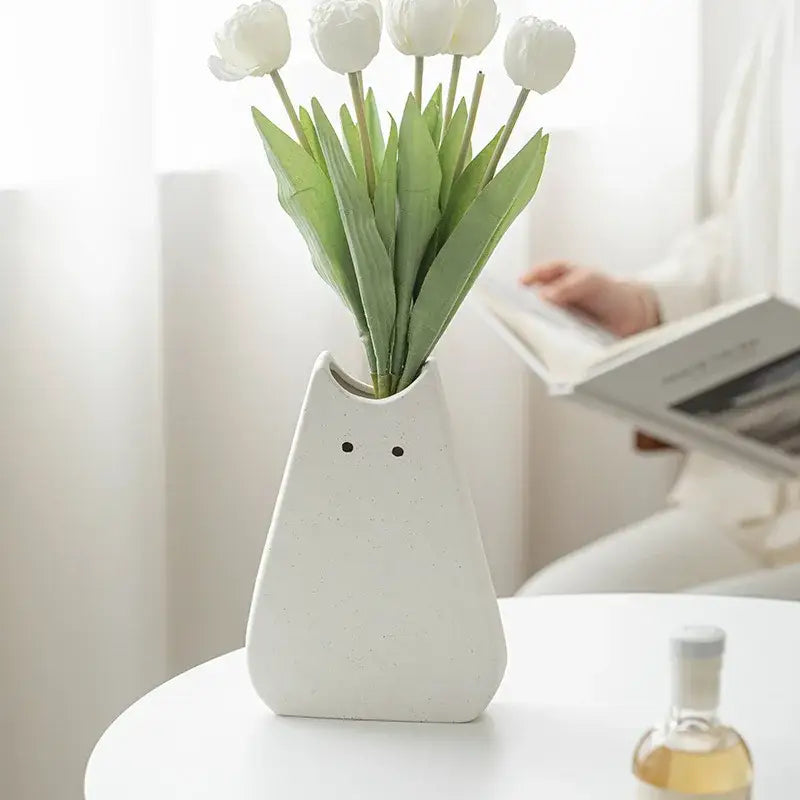 Decorbites charming cat ceramic vase in white ceramic holding white tulips ideal for living room decor