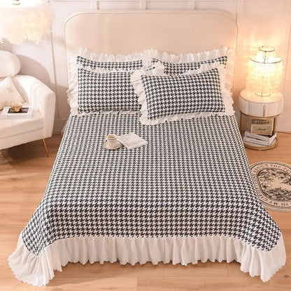 Decorbites chiffon quilted queen size cotton bedspread with black and white houndstooth pattern and white ruffled edges