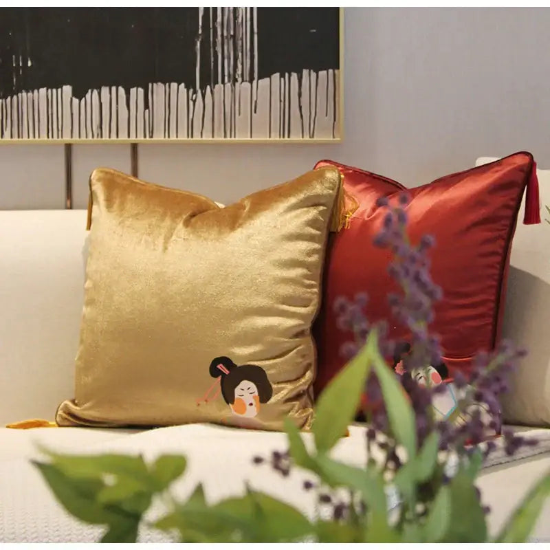 Golden velvet decorbites chinoiserie tang cushion cover with embroidered tang dynasty cartoon geisha design for sofa