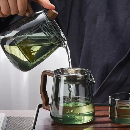 Decorbites glass teapot clear glass with wooden handle and lid featuring integrated infuser for steeping tea leaves