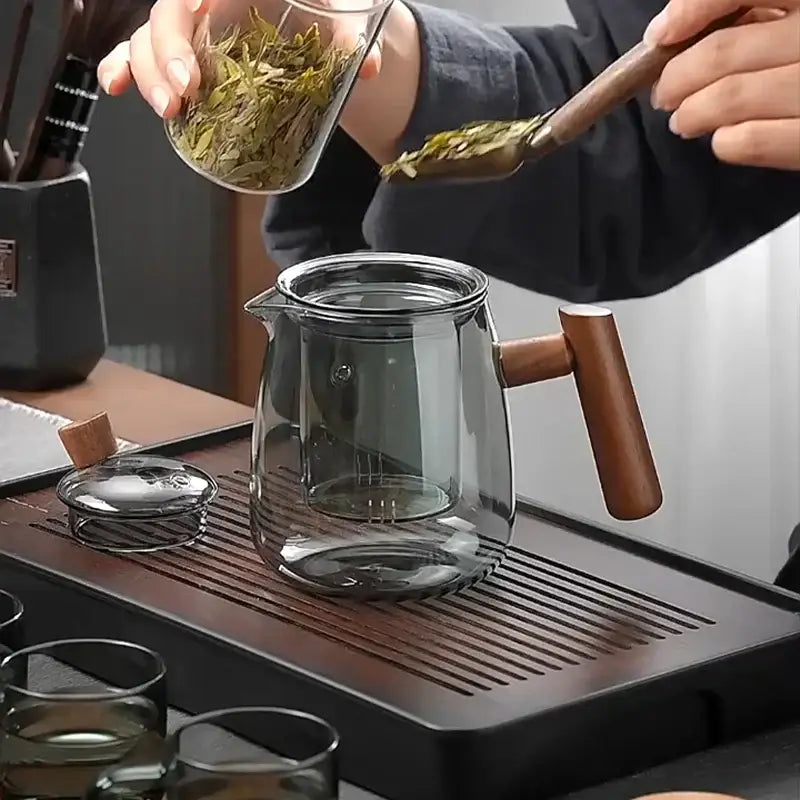 Clear glass decorbites glass teapot with wooden handle and lid featuring modern design for kung fu tea brewing