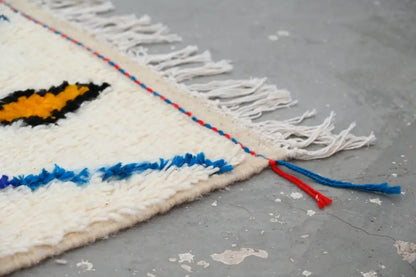 Decorbites™ handmade moroccan azilal rug 246x148 cm cream with bold geometric pattern in natural wool and long white fringe
