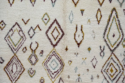 Cream-colored handmade moroccan azilal rug with intricate burgundy, olive green, and beige geometric patterns 305x206cm