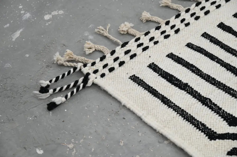 Decorbites™ handmade moroccan azilal rug black and white woven striped pattern with tassels 308x200 cm