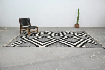 Decorbites™ handmade traditional azilal rug with black and white geometric pattern and fringed edges 326x203 cm