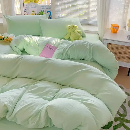Decorbites™ luxurious cotton bedding set featuring a soft mint green quilted comforter with plush pillowcases and stuffed frog toy
