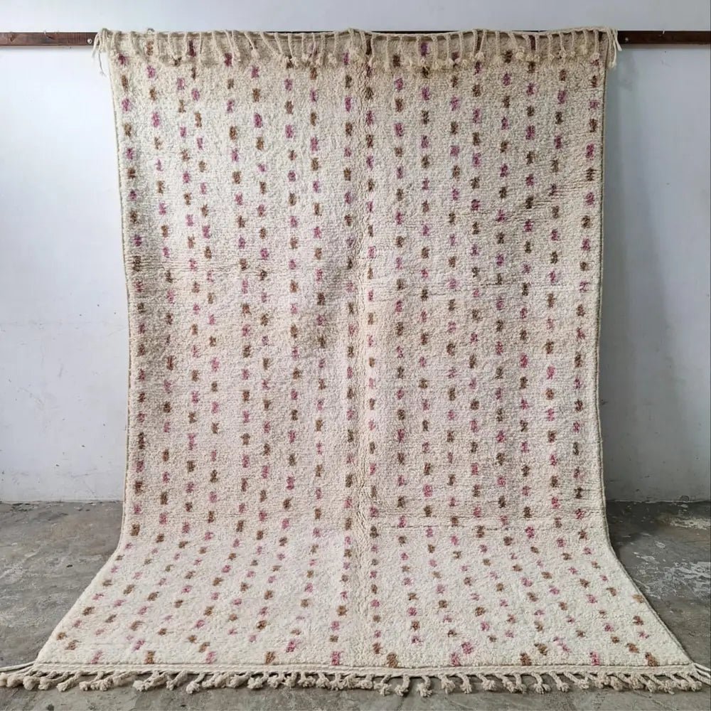 Beige moroccan handmade beni ouarain rug 3m x 2m with textured hand-knotted weave and pink brown embroidered motifs