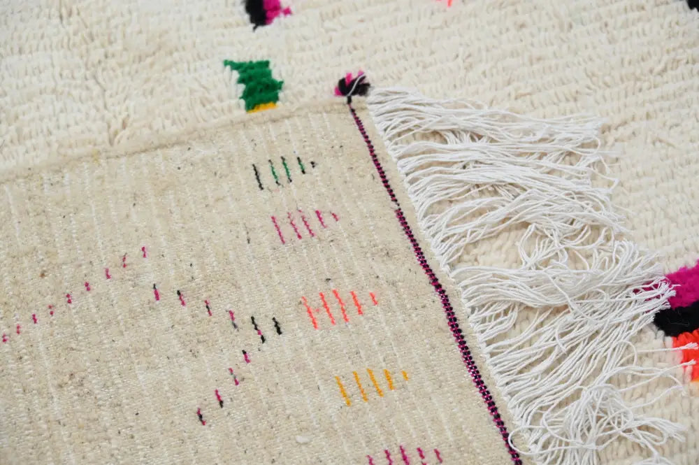 Cream-colored moroccan handmade traditional azilal rug with colorful geometric patterns and white fringe 260 x 148 cm