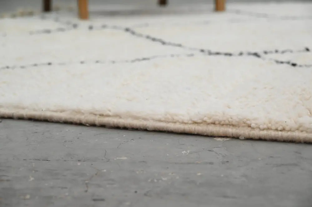 Cream-colored beni ouarain carpet with black geometric stitching moroccan handmade wool rug 310 x 215 cm