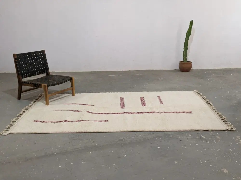 Decorbites™ moroccan handmade beni ouarain rug with cream wool, subtle red stripes, and fringed edges 258 x 164 cm