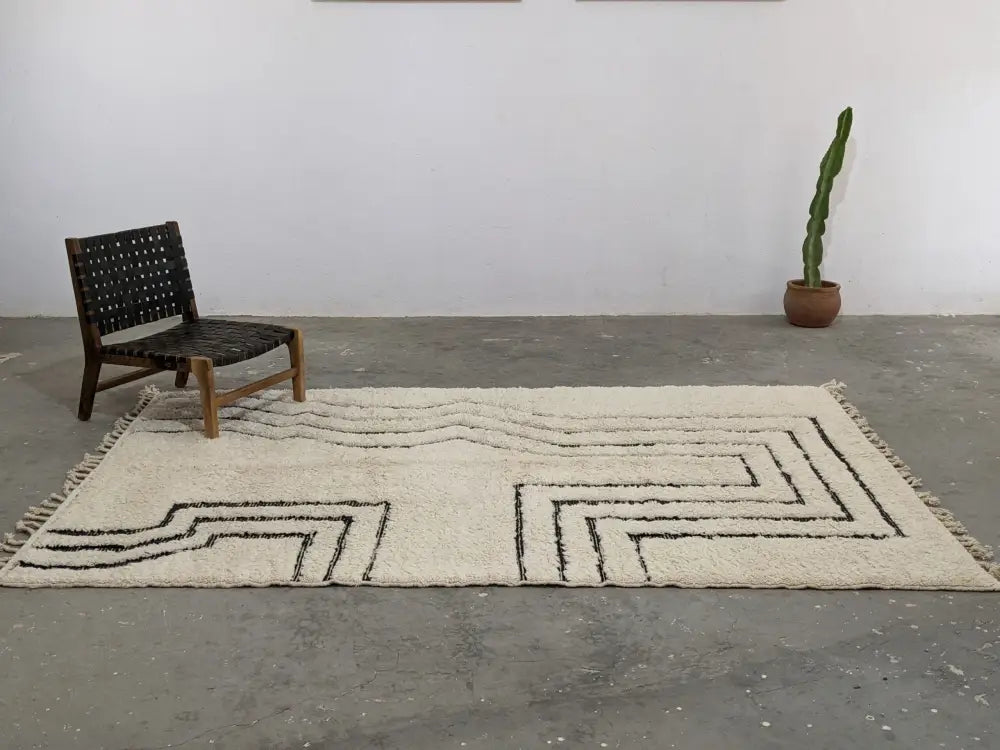 Decorbites™ moroccan handmade beni ouarain rug cream-colored wool with bold black geometric patterns and fringed edges