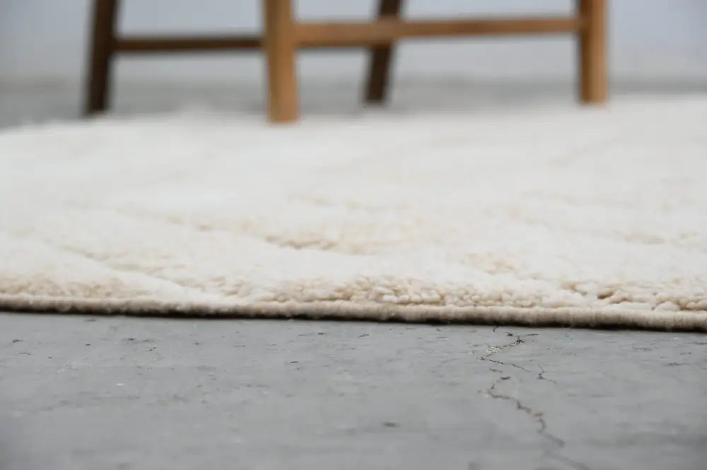 Cream-colored plush shaggy beni ouarain rug with soft textured surface and neatly finished edges by DecorBites™