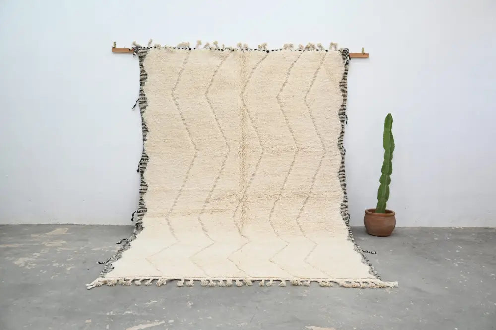 Cream-colored moroccan handmade beni ouarain rug with textured handwoven surface and bold zigzag pattern natural tones