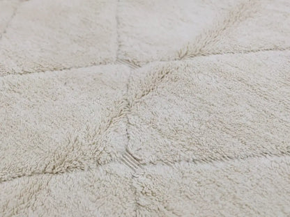 Cream-colored plush terry cloth beni ouarain rug with diamond-patterned weave moroccan handmade bath mat
