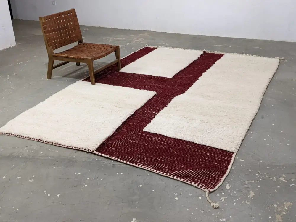 Cream and deep red geometric wool beni ouarain rug with textured hand-knotted moroccan handmade design 297 x 206 cm