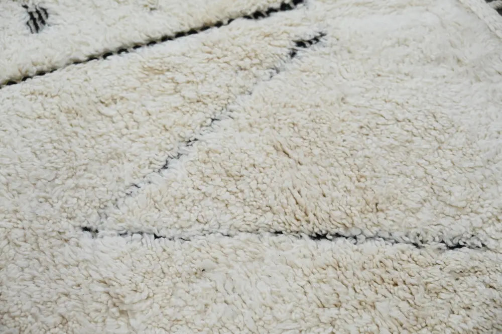 Cream-colored plush wool beni ouarain rug with bold black geometric patterns moroccan handmade traditional design