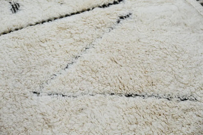 Cream-colored plush wool beni ouarain rug with bold black geometric patterns moroccan handmade traditional design